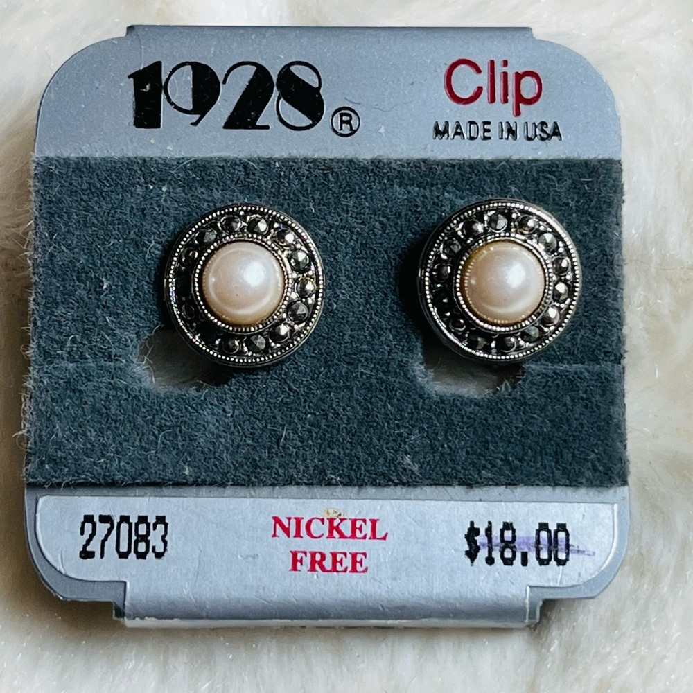 1928 clip on earrings NWT